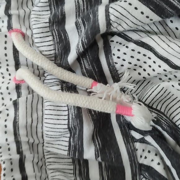 Patterned shirt with built-in shorts - Picture 3 of 4